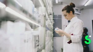 que hace un tecnico en farmacia y parafarmacia
