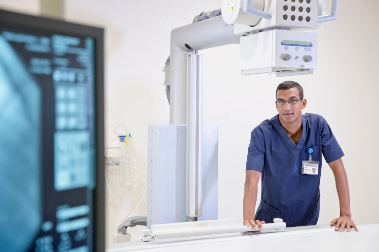 Técnico especialista en equipos de radiología